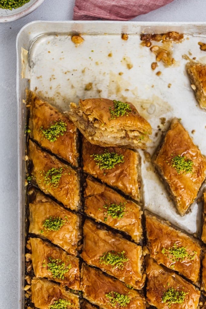 Recette Facile et Savoureuse de Baklava Turc aux Pistaches et Noix