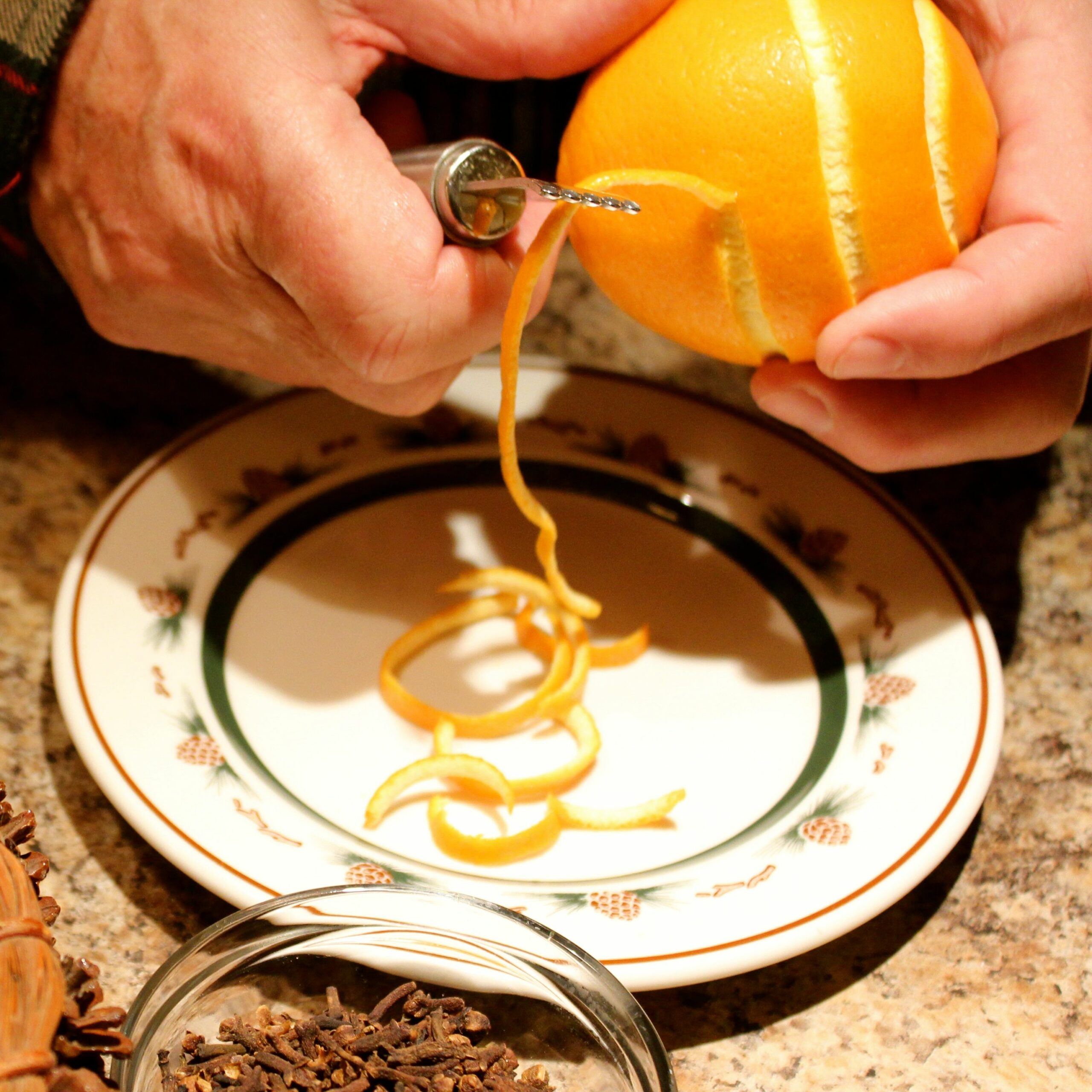 Redécouvrez le Secret de Grand-Mère : Écorces d’Orange et Clous de Girofle, un Trésor de Bienfaits!